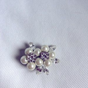 Rhinestone pearl brooch